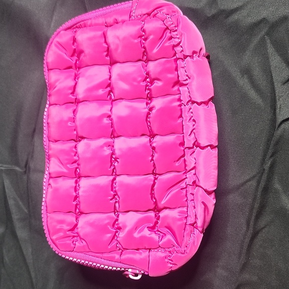 Puffer Tote Quilted Crossbody Bag w/ dust bag! - Picture 5 of 7